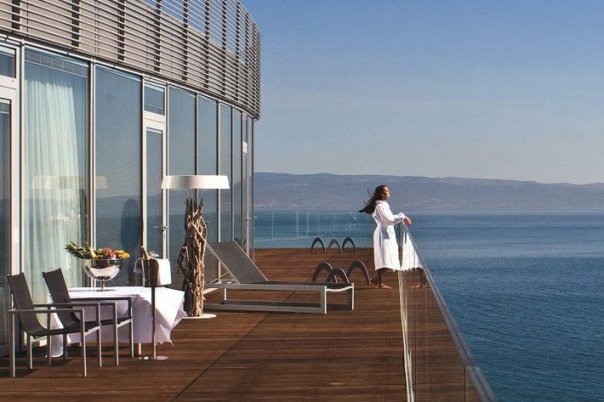 spuzr_exterior_1440x550
