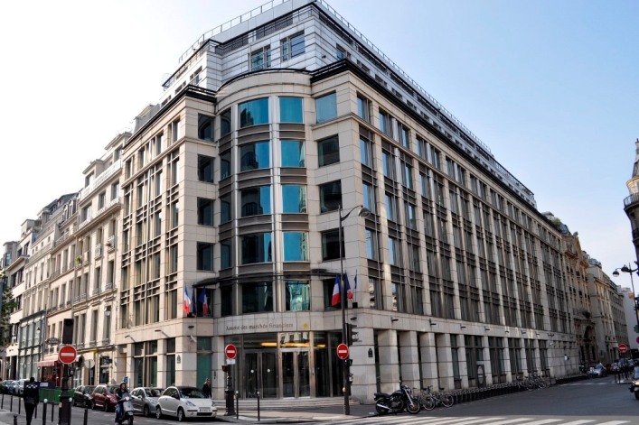 batiment-bourse-autorite-marche-financier-amf-paris-full-11494816 - Copie