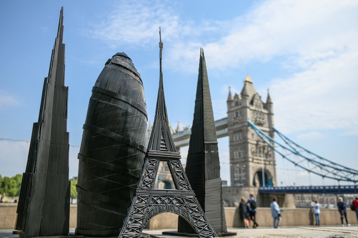 Hilton's skyline sculpture - Copie