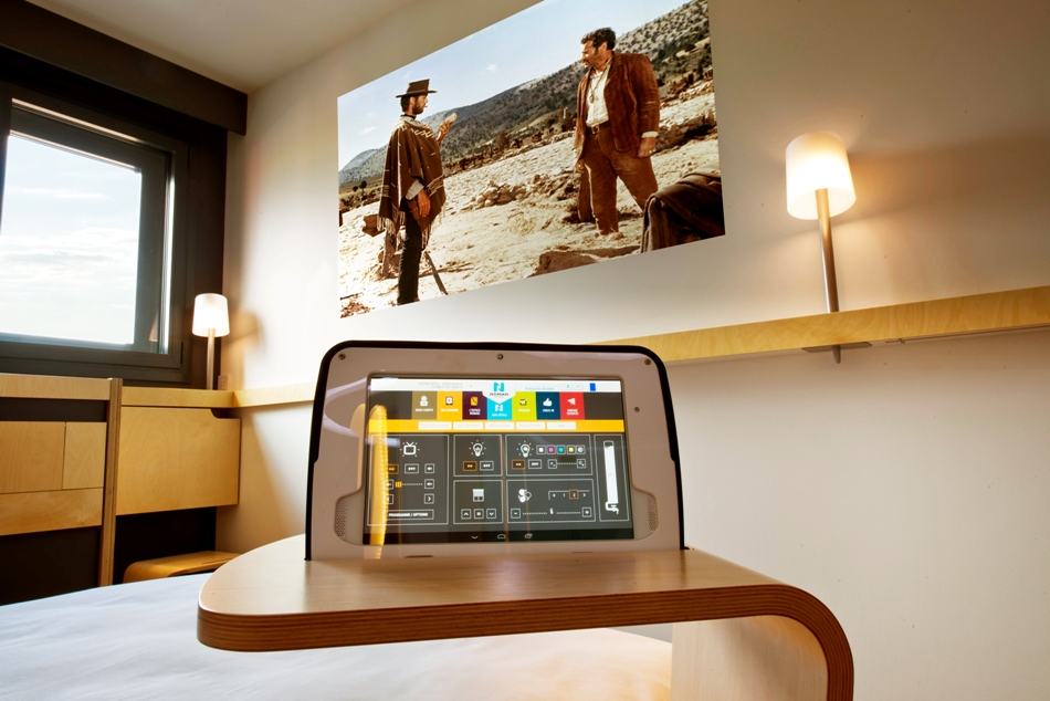 Zoom_Tablette_VP_NOMAD Hotels_HD