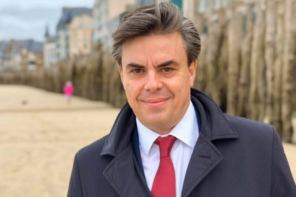 Lors de son assemblée générale tenue le 10 septembre en présence de Christian Mantei, président d’Atout France et d’Adam Oubuih, son nouveau directeur général, les organisations membres de la CAT ont choisi à l’unanimité,« faisant le choix de la stabilité et de la continuité », de réélire comme président, pour un nouveau mandat de 3 ans, Jean-Virgile Crance, par ailleurs président du GNC (Groupement national des chaînes hôtelières). La CAT demande au nouveau Premier ministre le maintien d’un ministère exclusivement dédié au Tourisme.