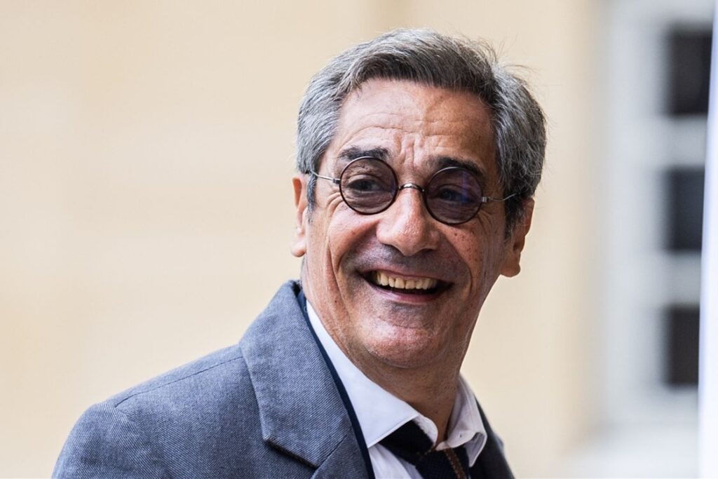 Si l'ancien PDG de Système  U de 2005 à 2018 accepté la proposition du premier ministre, c'est « avant tout pour œuvrer pour le bien commun, déclare-t-il au Monde. Car la société civile peut apporter une contribution ». « Toute ma carrière a été tournée vers l’intérêt général, et notamment celui des familles », ajoute-t-il. Son portefeuille est plus large que celui de ses prédécesseurs.  Il succède à Véronique Louwagie sur la partie Commerce / PME / Artisanat. Et à Nathalie Delattre pour le Tourisme. S'y ajoute le Pouvoir d’achat. Deux sujets aux fortes répercutions sociales.