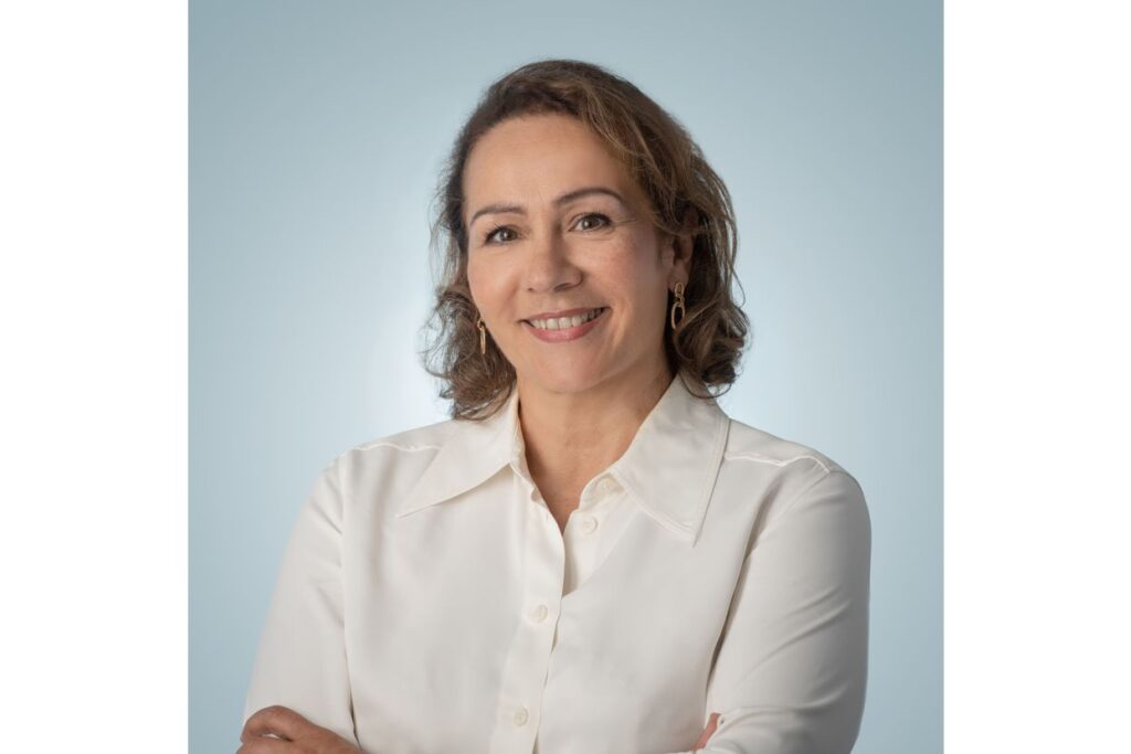 La présidente du Syndicat national de la restauration collective (SNRC), Isabelle Aprile, vient d'être élue Présidente du Groupement des professions de services (GPS) pour une durée de 4 ans. Elle succède à Damien Verdier, ancien dirigeant du groupe Sodexo, où elle-même exerce aujourd'hui. Madame April compte porter avec force, la voix de l'Economie des Services, celle des entreprises de la restauration collective notamment, auprès des pouvoirs publics et au sein des instances de gouvernance du Medef, dont elle intègre le conseil exécutif et le bureau en tant que membre invité.