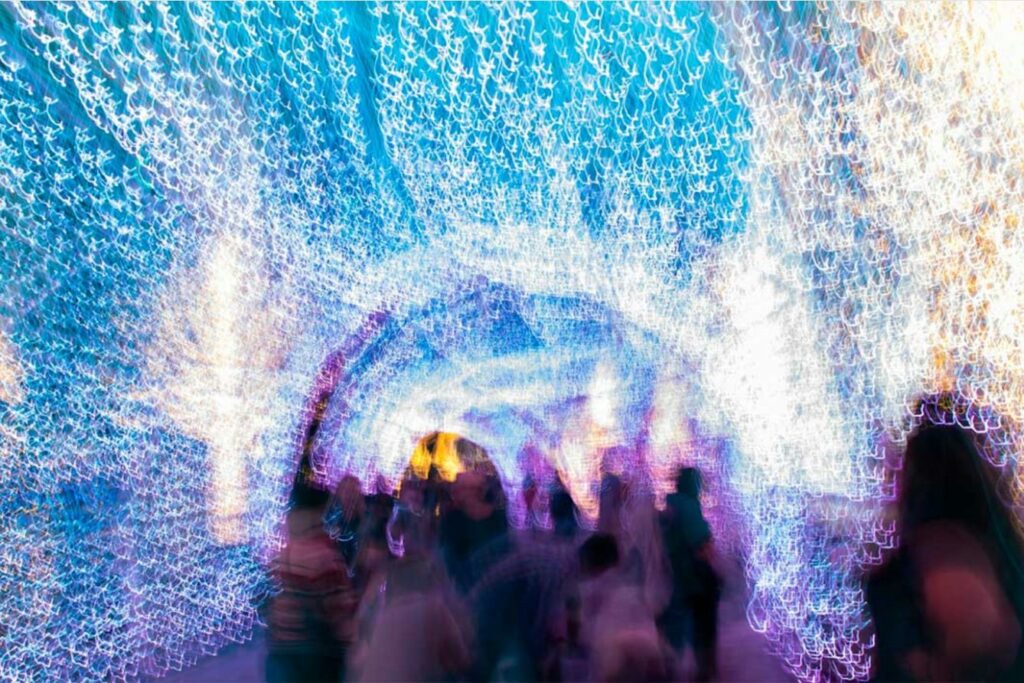 ALL, la plateforme de réservation et programme de fidélité du groupe Accor, et l'agence de tendances Globetrender ont dévoilé les résultats de leur étude internationale sur le voyage expérientiel en 2026. A partir de l'analyse des comportements de 4 300 voyageurs, elle met en lumière huit orientations liées à huit “vibes”, permettant de décrypter huit états émotionnels qui réinventent la manière de voyager. Le voyage ne se résume donc plus à un simple déplacement, il s'ancre d'abord dans les émotions. Il est perçu comme un moyen d'autorégulation.