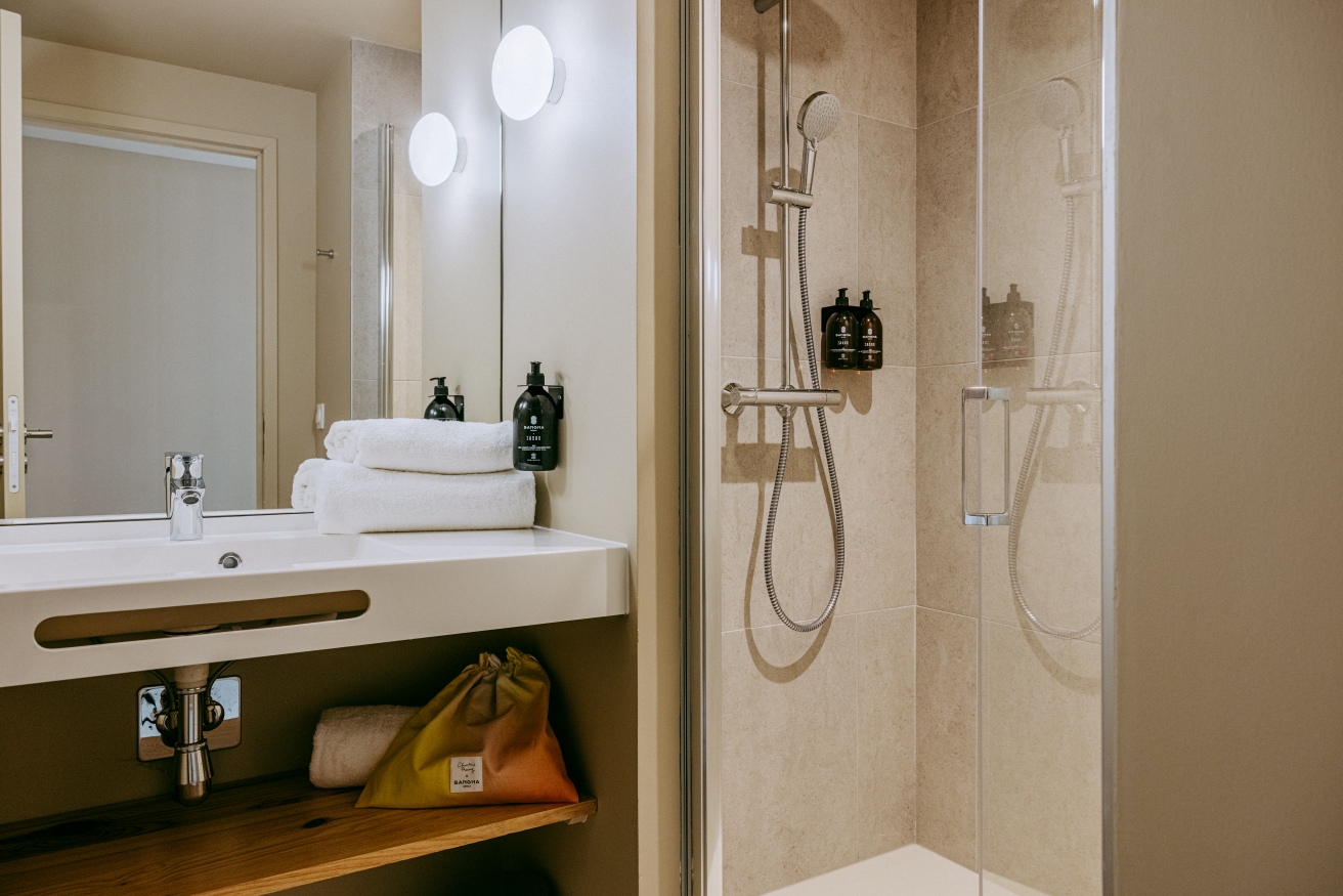 CreditDavidDuchonDoris_Sangha_Sallesdebain_1