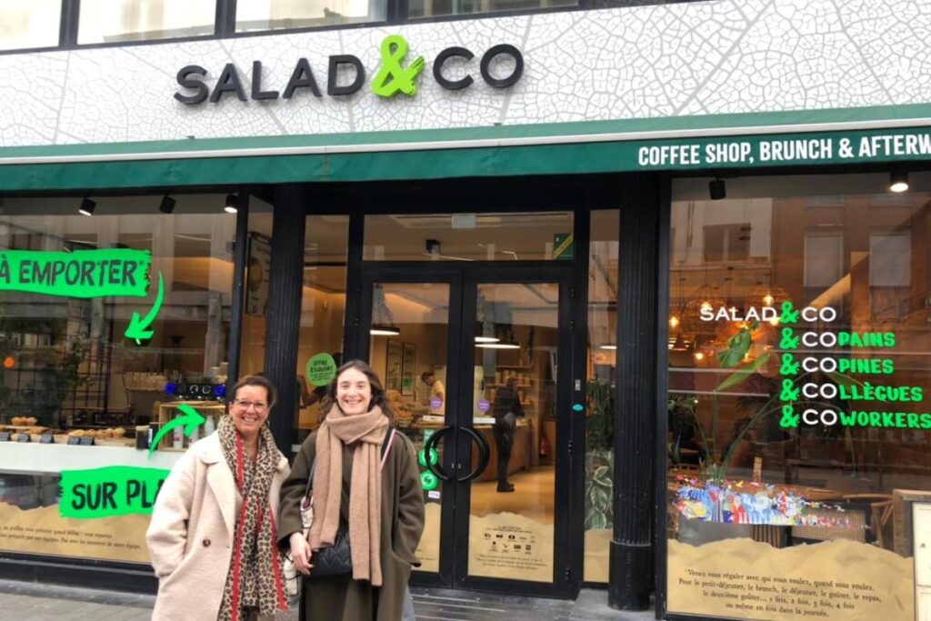 L’enseigne pionnière en France des bars à salades à composer soi-même rejoint ce collectif qui réunit plus de 60 acteurs de l’alimentation (producteurs, industriels, distributeurs, associations et consommateurs),  afin de structurer ses engagements sur la transparence de ses produits alimentaire. en expliquant plus clairement ses pratiques de sourcing, en rendant visibles ses choix et en progressant collectivement sur les enjeux d’origine des produits et d’impact environnemental, dans la perspective de l'affichage environnemental porté par les pouvoirs publics.