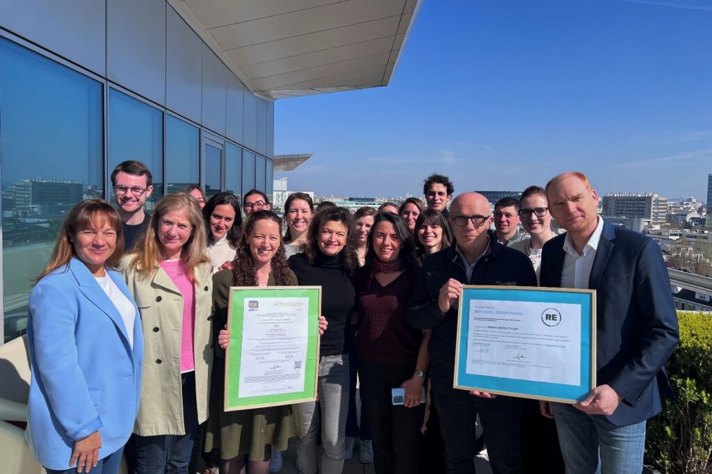 Le siège de Best Western France a obtenu dès son premier audit le label Engagé RSE d’Afnor Certification avec un score de 703/1000, correspondant au niveau 3 étoiles – Exemplaire. Fondé sur la norme ISO 26000, ce label reconnaît le niveau de maturité de la démarche de responsabilité sociétale engagée par la coopérative hôtelière et s’inscrit dans une logique d’amélioration continue. Une évaluation qui salue les premières étapes d’un programme conduit depuis sept ans par son management pour organiser et développer sa stratégie RSE au sein de son siège et de son réseau.