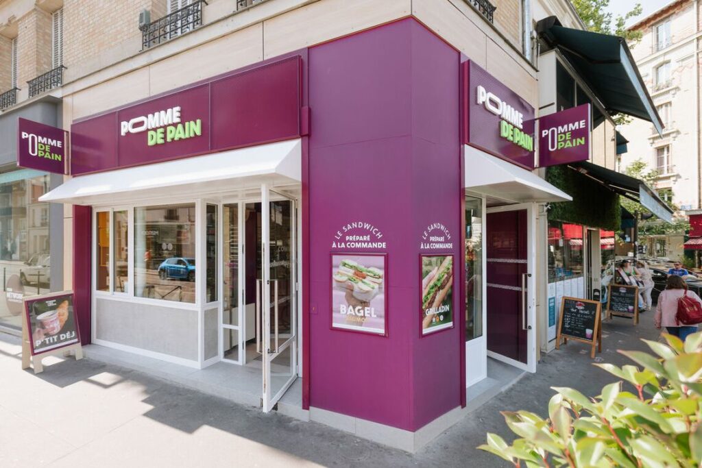 Au  cours du 1er trimestre 2026,  les tribunaux de commerce ont prononcé 2 642 défaillances d'entreprise dans la branche Hébergement Restauration, dont 65 % en liquidations judiciaires directes, 31 % en redressements et 4 % seulement en mesure de sauvegarde. Un plafond jamais atteint auparavant qui témoigne de la fragilité financière du secteur, malgré une dynamique constante de créations d'entreprises (plus de 47 000 en 2025 dont 22 400 sous forme de société). Signe d'éclaircie ? Le nombre de liquidations a fléchi dans la Restauration à table et les Débits de boissons.