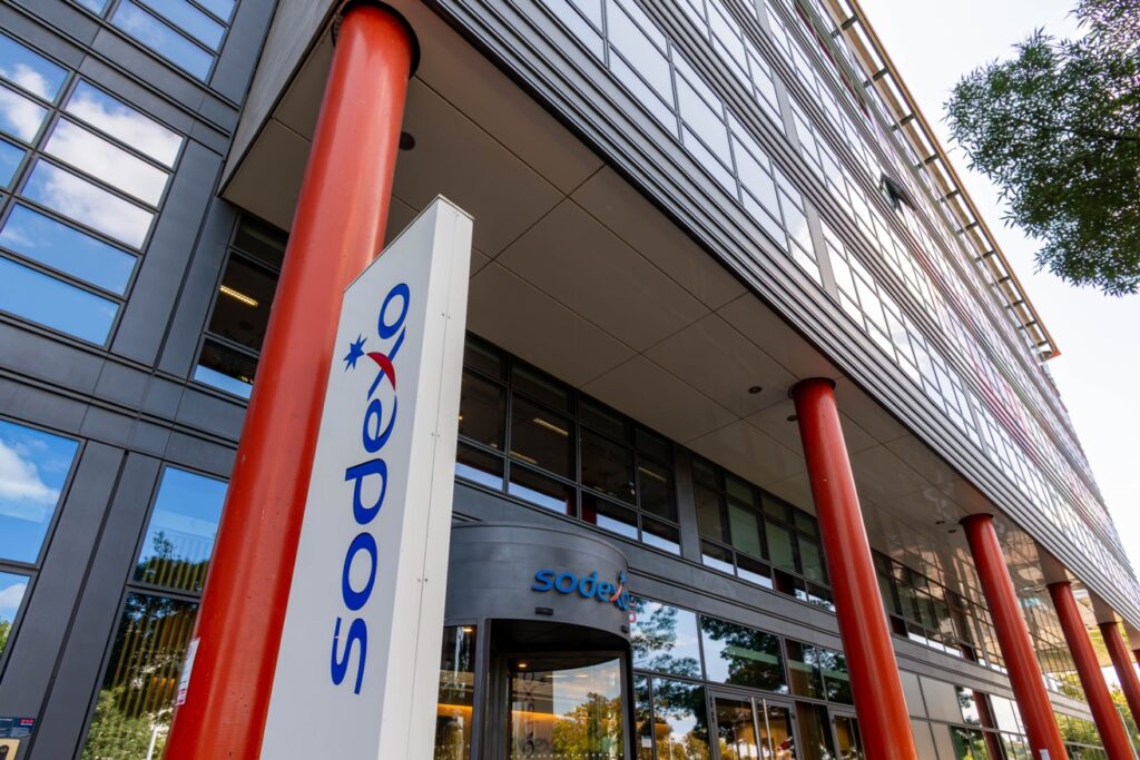 Sodexo : bénéfice divisé par sur son exercice 2026 mais croissance interne meilleure qu'attendue